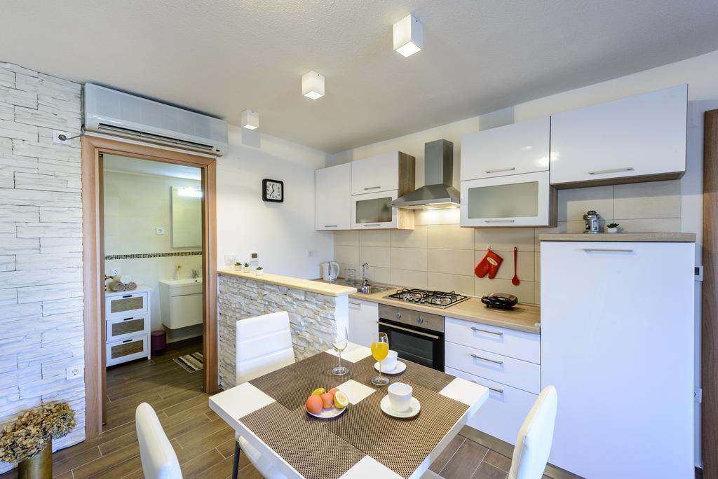Apartment Mistral - Cosy Apartment With Sea View โมลูนัท ภายนอก รูปภาพ