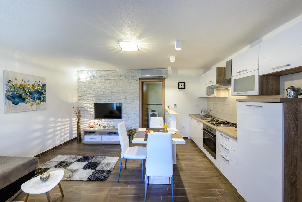 Apartment Mistral - Cosy Apartment With Sea View โมลูนัท ภายนอก รูปภาพ