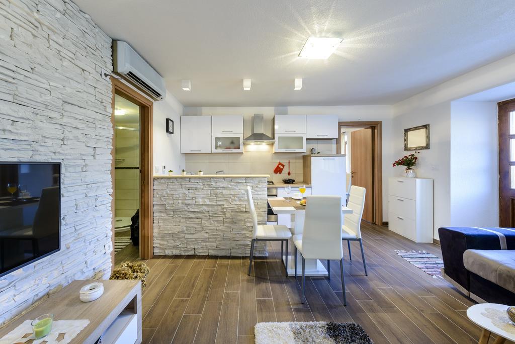 Apartment Mistral - Cosy Apartment With Sea View โมลูนัท ภายนอก รูปภาพ