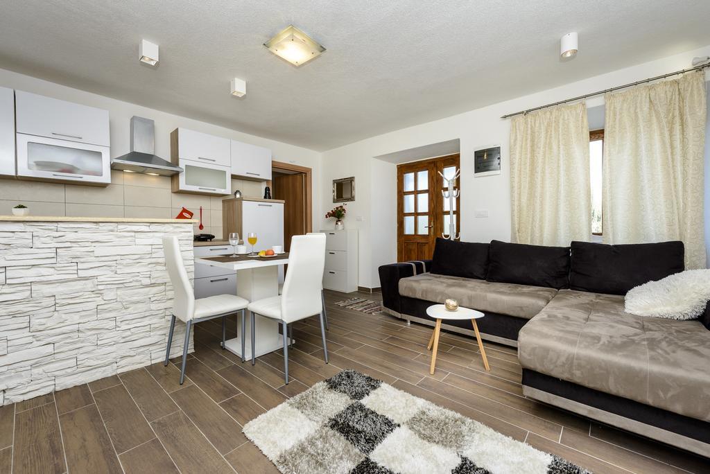 Apartment Mistral - Cosy Apartment With Sea View โมลูนัท ภายนอก รูปภาพ